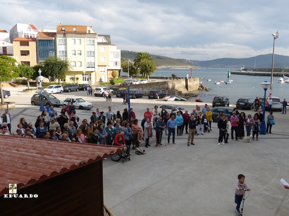 Concentracion ante a crise da auga de Corme-Foto-Edu Cambon 2