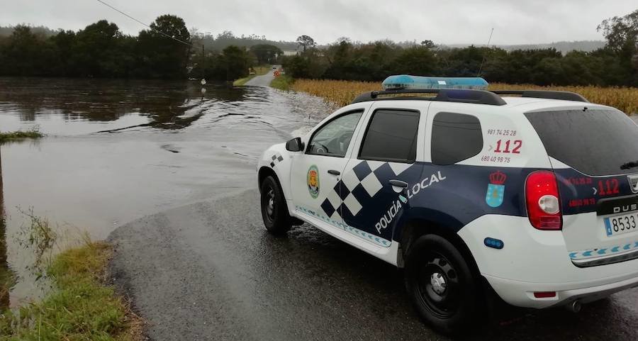 Estrada cortada en Muxia-Foto-Prot Civil