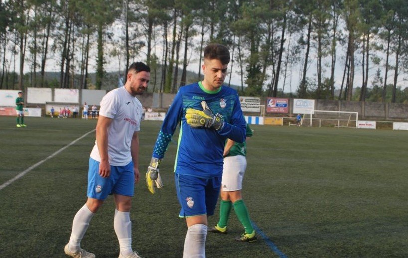 O porteiro pontecesan Brais tivo que sair lesionado-FotoPonteceso SD