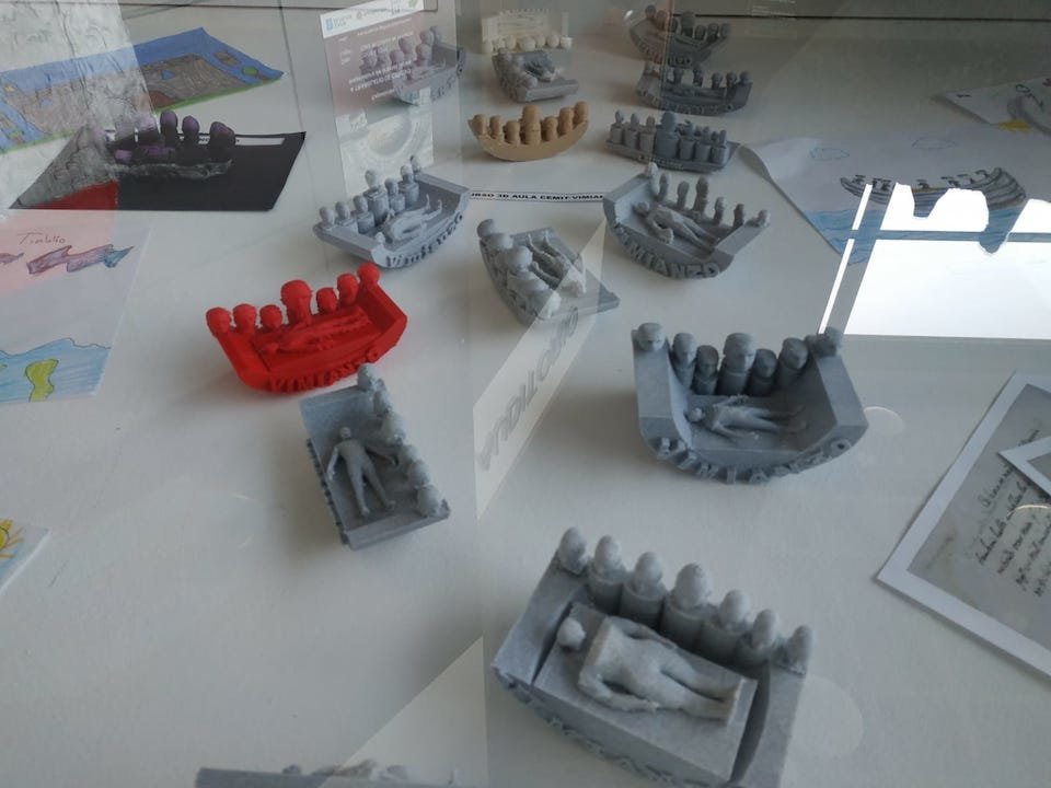 Pezas feitas en 3D na Aula CEMit de VImianzo sobre a Translatio