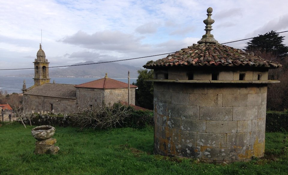 Igrexa e Pombal no Horrel de Lira