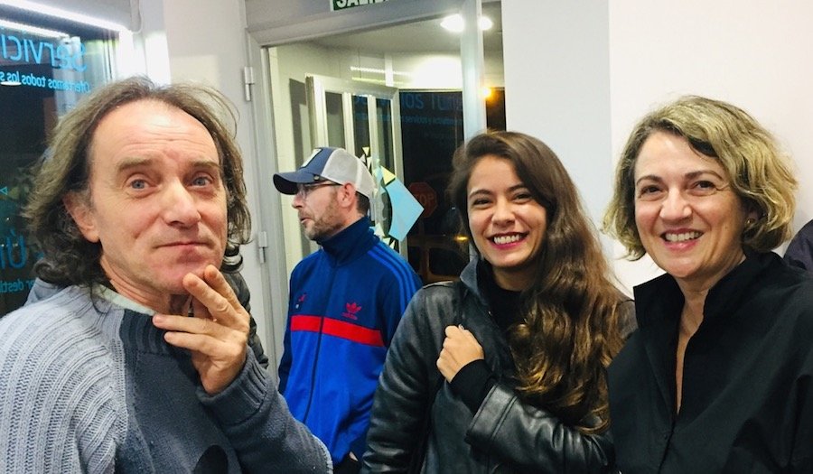 Nano Unzueta con Victoria Blanco e a comisaria Begoña Fdez. Nano Unzueta con Victoria Blanco e a comisaria Begoña Fdez.