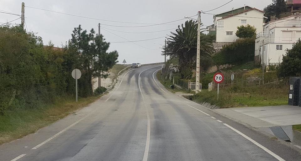 Area na estrada de Laxe