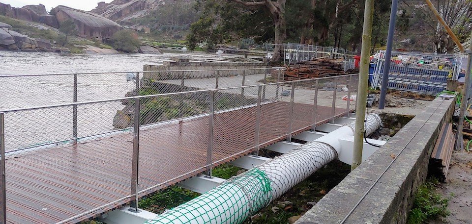 A nova pasarela do Ezaro dende preto