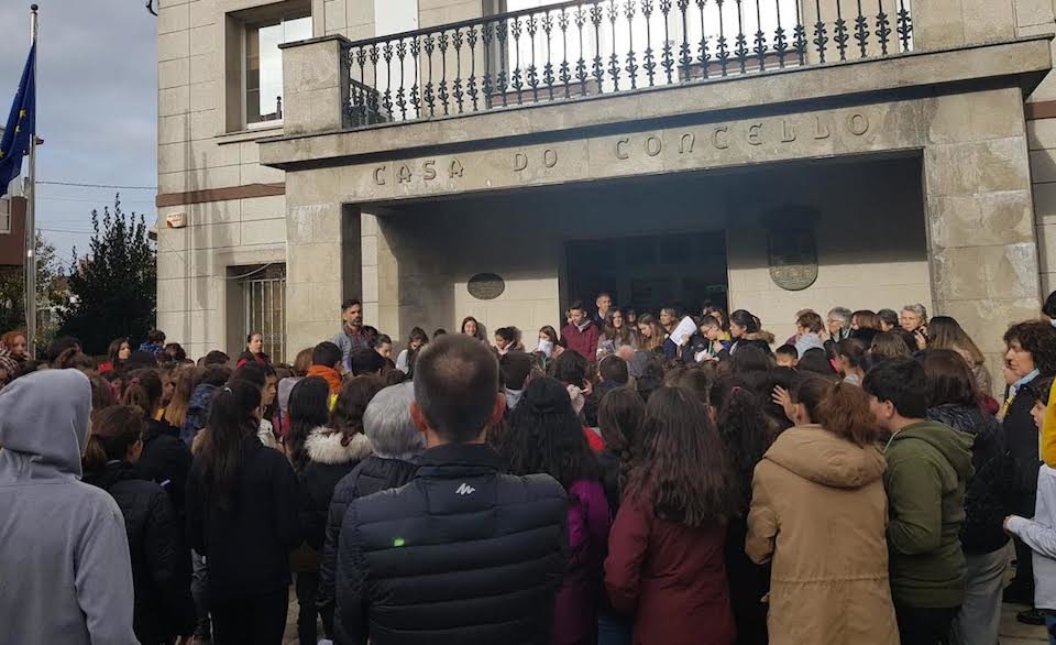 Concentracion polo 25N en Coristanco