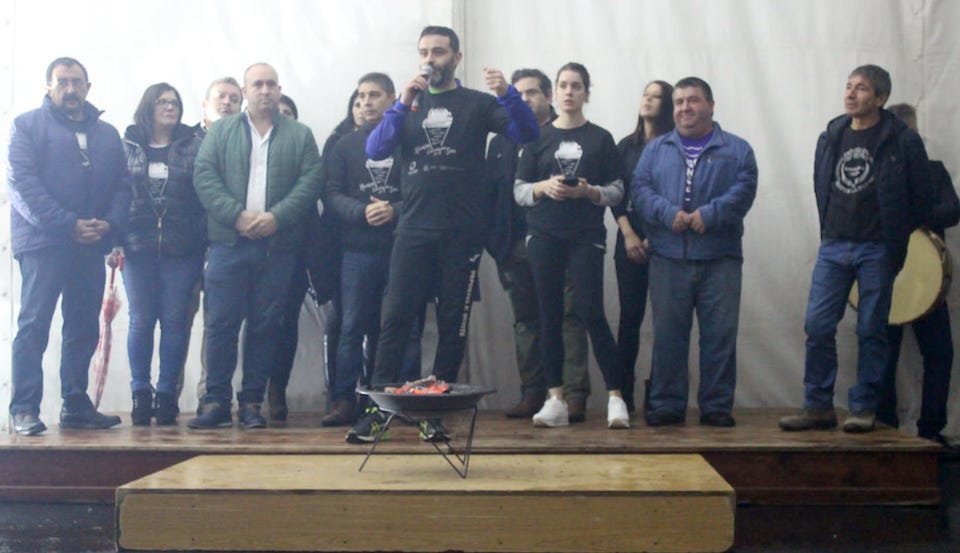 Prendido da luz da esperanza na carpa do Concello de Santa Comba