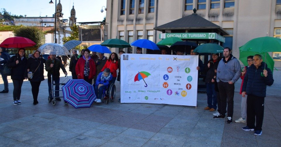 Entidades unidas polo Dia da Diversidade en Cee-Foto-Rafa Quintans 2