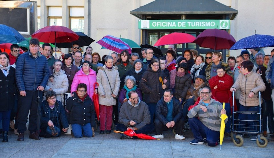 Entidades unidas polo Dia da Diversidade en Cee-Foto-Rafa Quintans