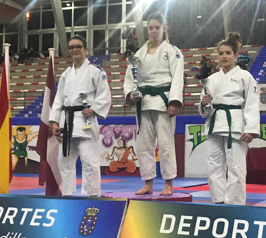 Lucia Pazos a esquerda na Copa de Espana de Judo