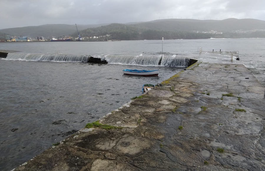 Portino de Corcubion en pleno temporal