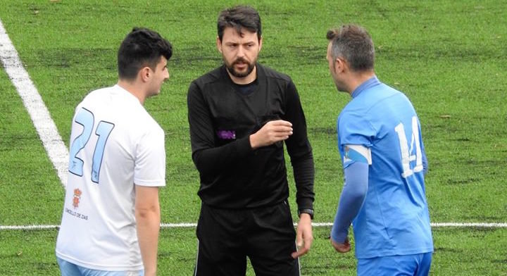 Oscar Santos pitou o Zas-Corme-Foto-Fin Lema