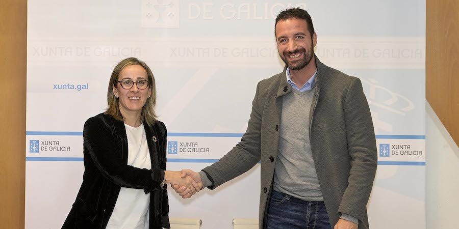 A Conselleira Ethel Vazquez con Juan Jose Blanco alcalde de Mazaricos