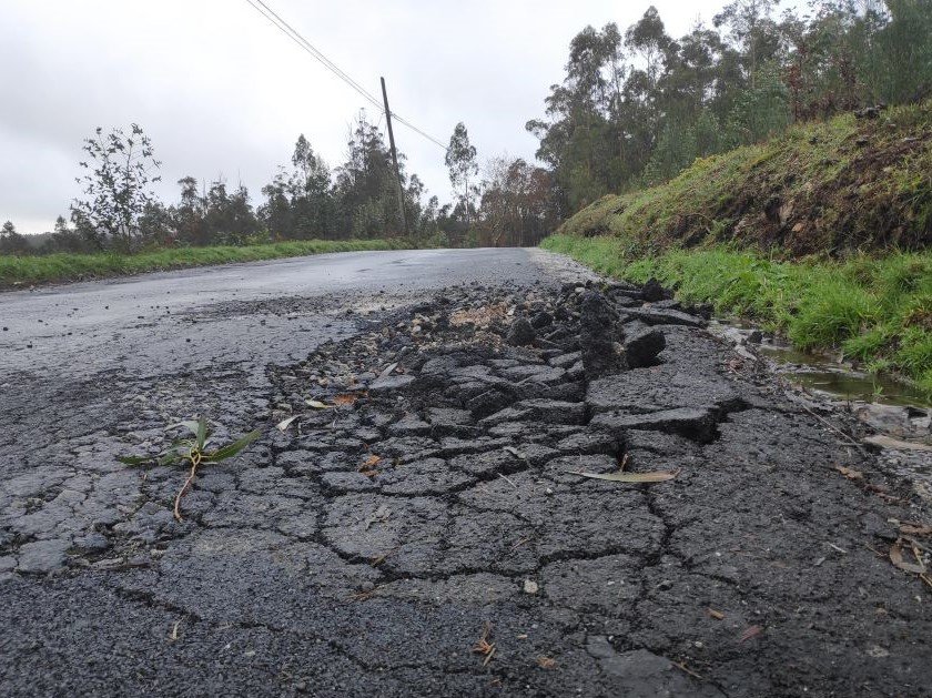 Unha das fochancas da estrada Grixoa - San Salvador.