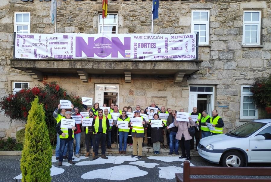 Manifestación das asociación de veciños de San Salvador e de Grixoa no concello