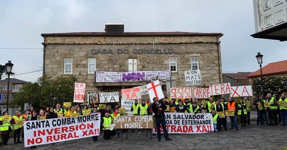 Manifestacion de vecinos de Grixoa e Esternande-Foto-Vecinos de Esternande 3