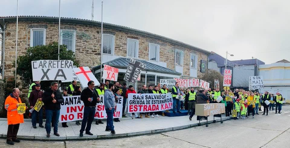 Manifestacion de vecinos de Grixoa e Esternande-Foto-Vecinos de Esternande 2