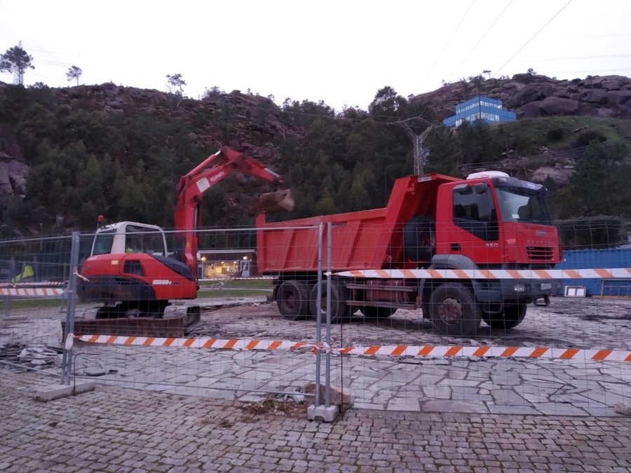Obras da pérgola do Ézaro