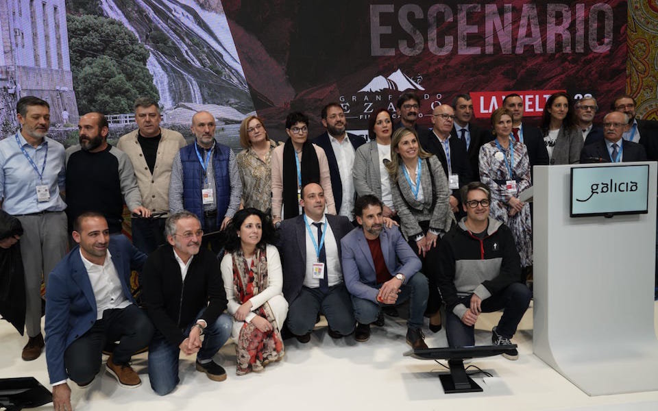 Todos queren sair na foto da presentacion do Gran Fondo e La Vuelta en FITUR