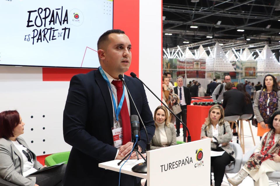 Iago Toba en Fitur como alcalde de Muxia