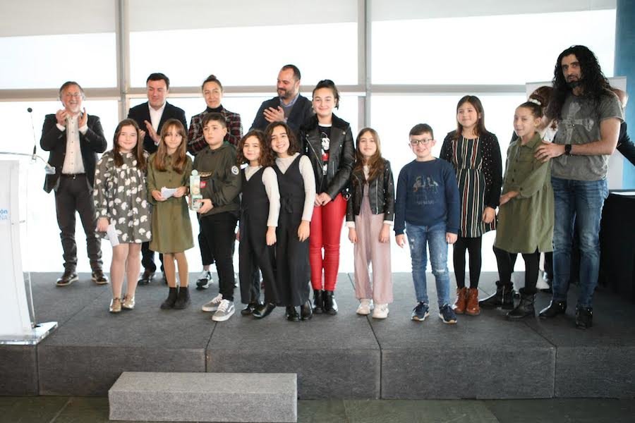 A música das baleas de Caion recollendo o premio Quero Cantar 2019 2