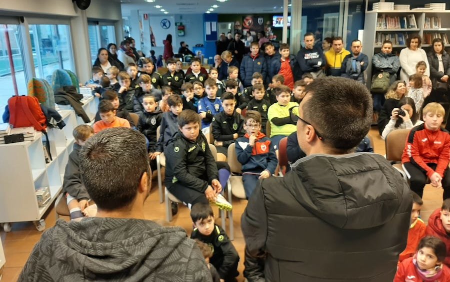 Presentacion do album de cromos en Dumbria