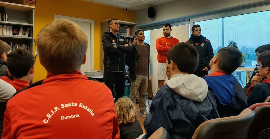 Presentacion do album de cromos en Dumbria 2