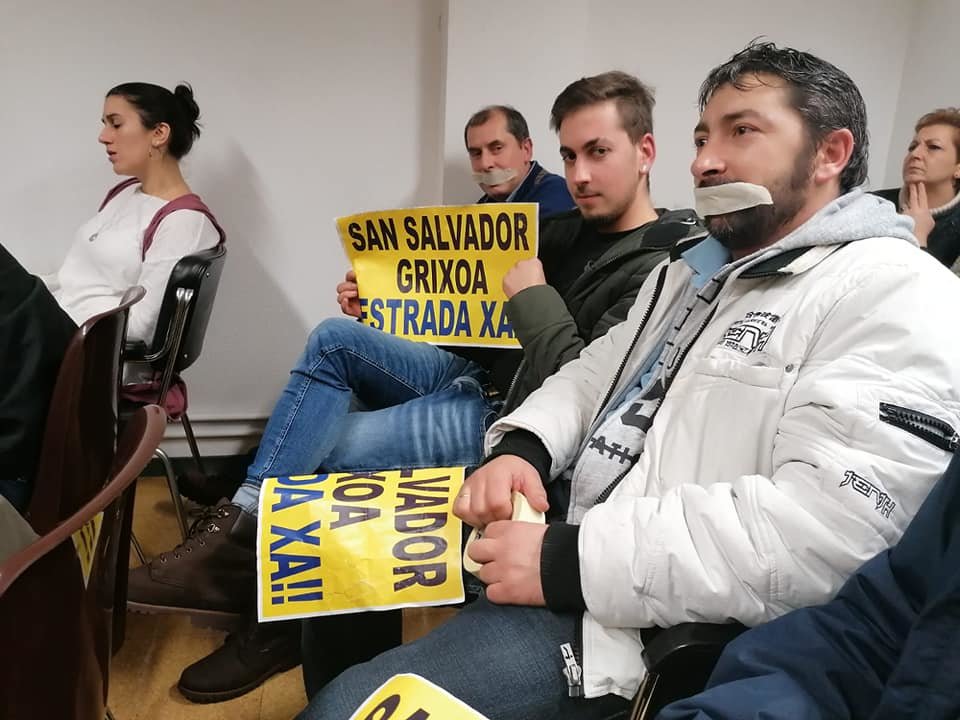 Vecinos de Grixoa de Esternande no Pleno de SAnta Comba