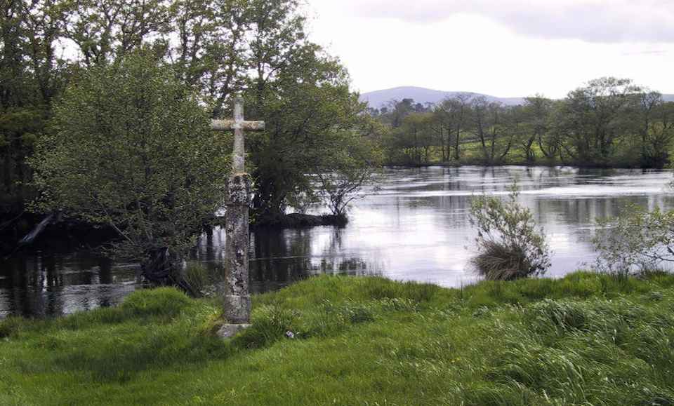 A unión do Xallas e do Beba bendicida polo cruceiro de Vilar de Colúns