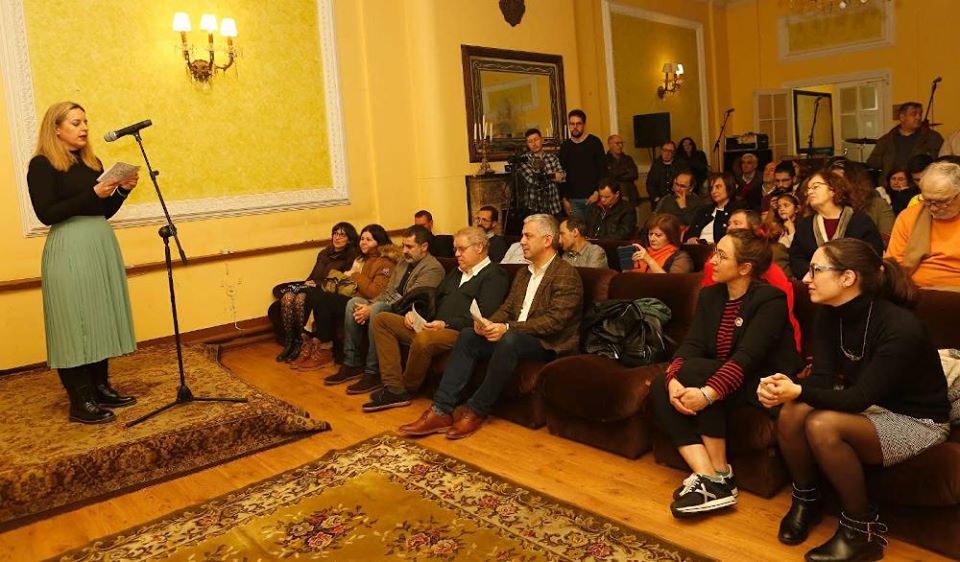 Maruxa Suarez Concelleira de Normalizacion de Carballo no Dia dos Medios en galego