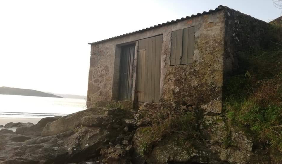 Asi era a caseta de pedra de pescadores do Rumbo en Sardineiro