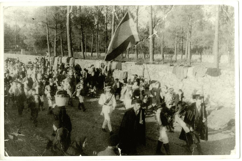 Os entruideiros da parroquia de Corzón entrado na feira da Picota a principios dos anos sesenta do seculo pasado na horta de Cacheiro