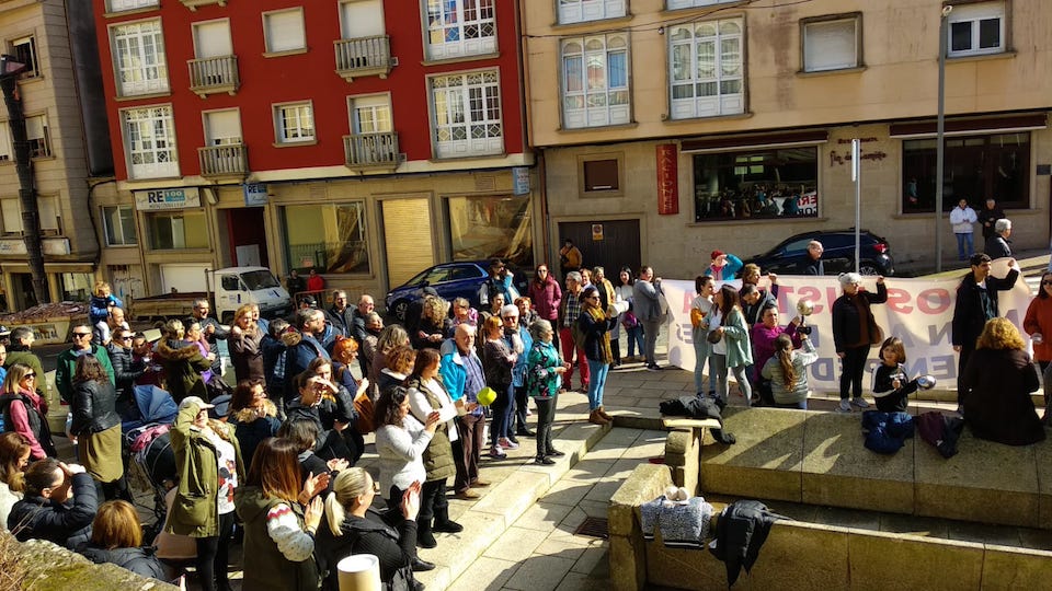 Concentracion en Fisterra con Feijoo contra os recortes en pediatria