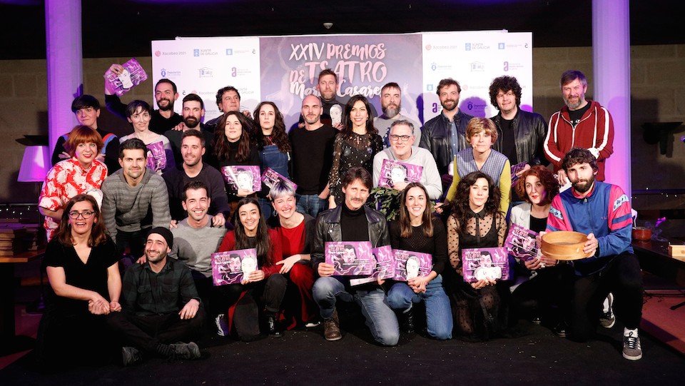 foto familia finalistas Premios Teatro Maria Casares 2020