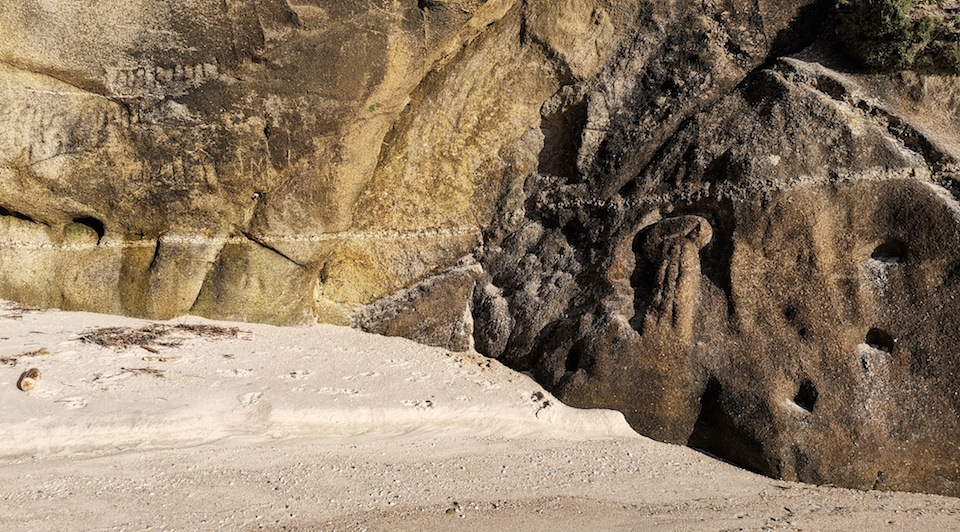 Incrustacions nas rochas da Furna do Osmo