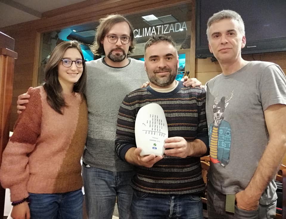 Membros da familia de Senda Nova co Premio Osíxeno 2019 de ADEGA Membros da familia de Senda Nova co Premio Osíxeno 2019 de ADEGA