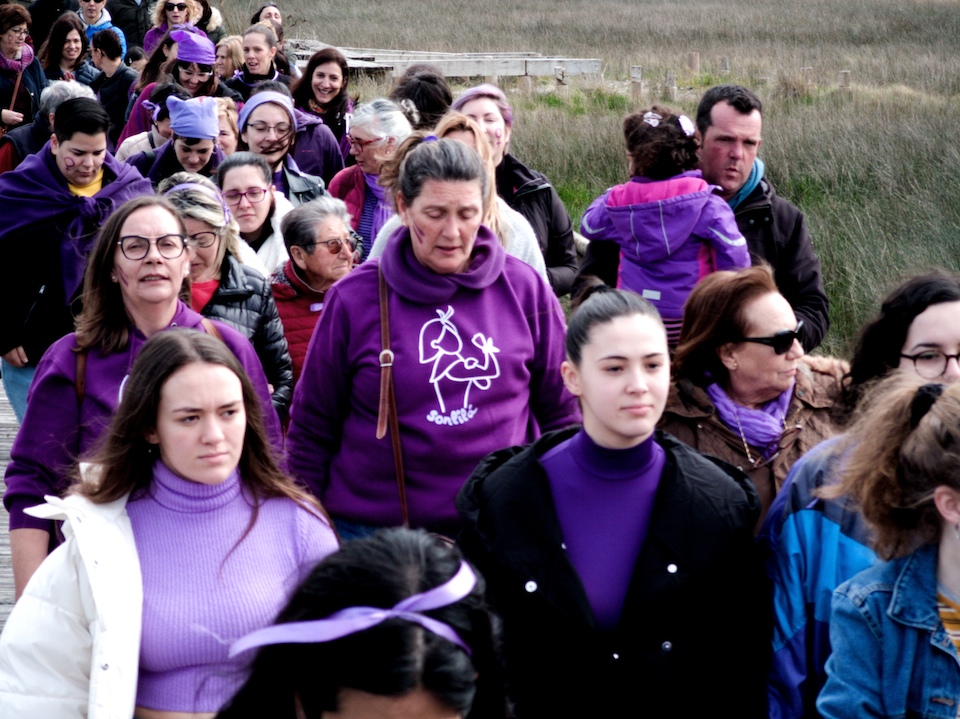 Cadea humana en Carnota polo 8M-Foto-Antonio Nodar 2