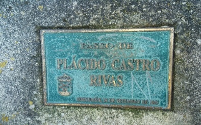 Placa monolito conmemorativo paseo marítimo de Corcubión copia