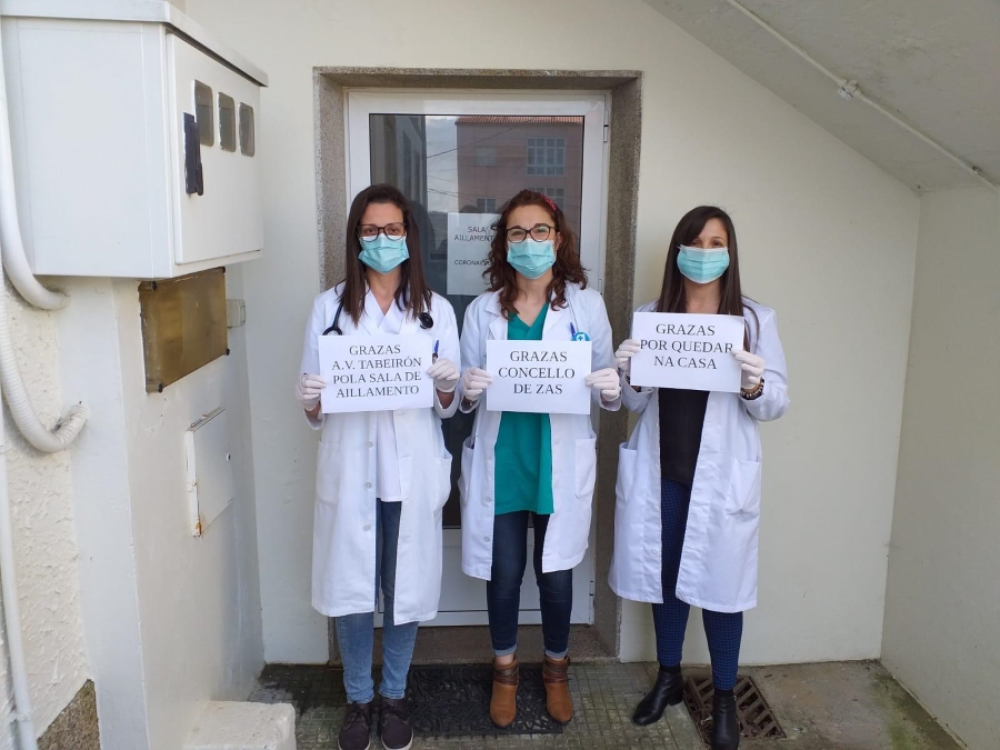 Persoal sanitario do centro sanitario de Baio.