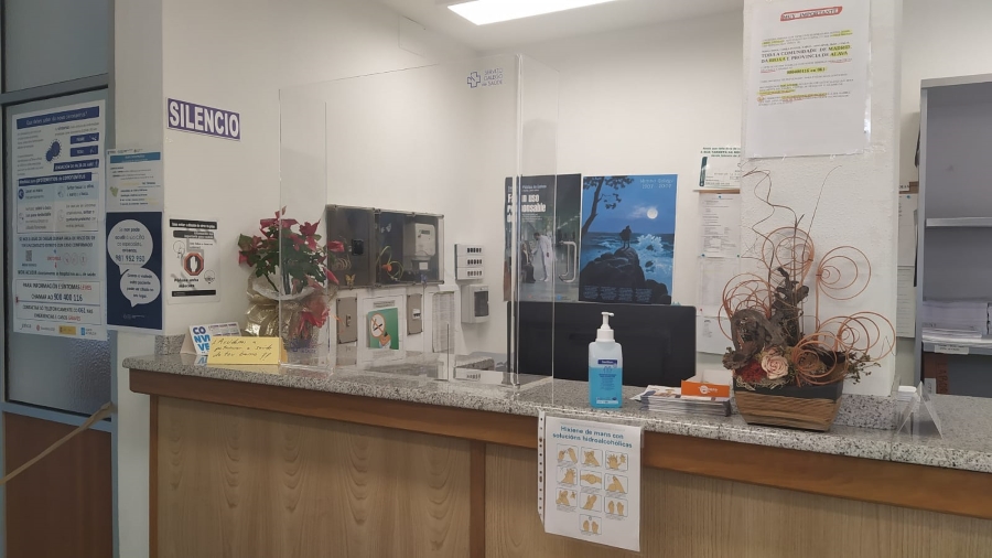 Mostrador do centro sanitario de Camelle.