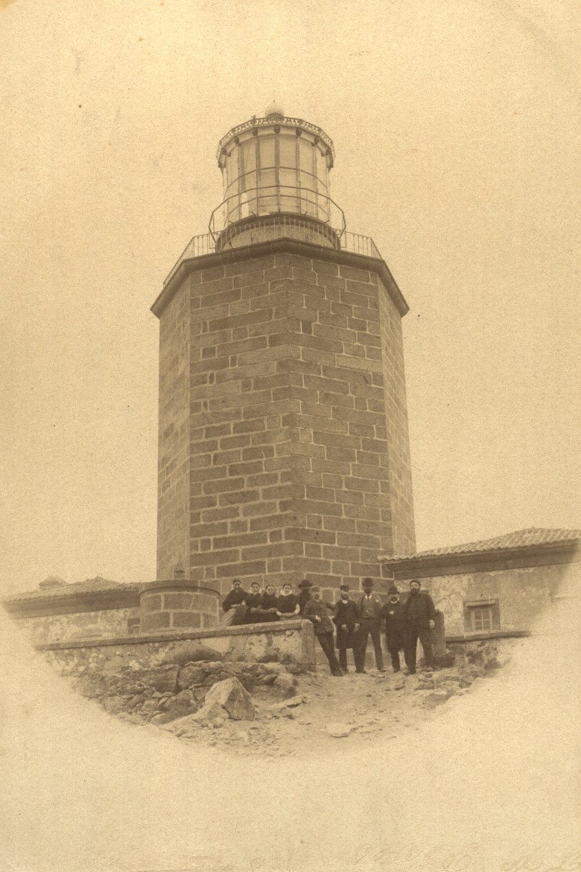 O faro de Fisterra do que sobresae a torre en 1888