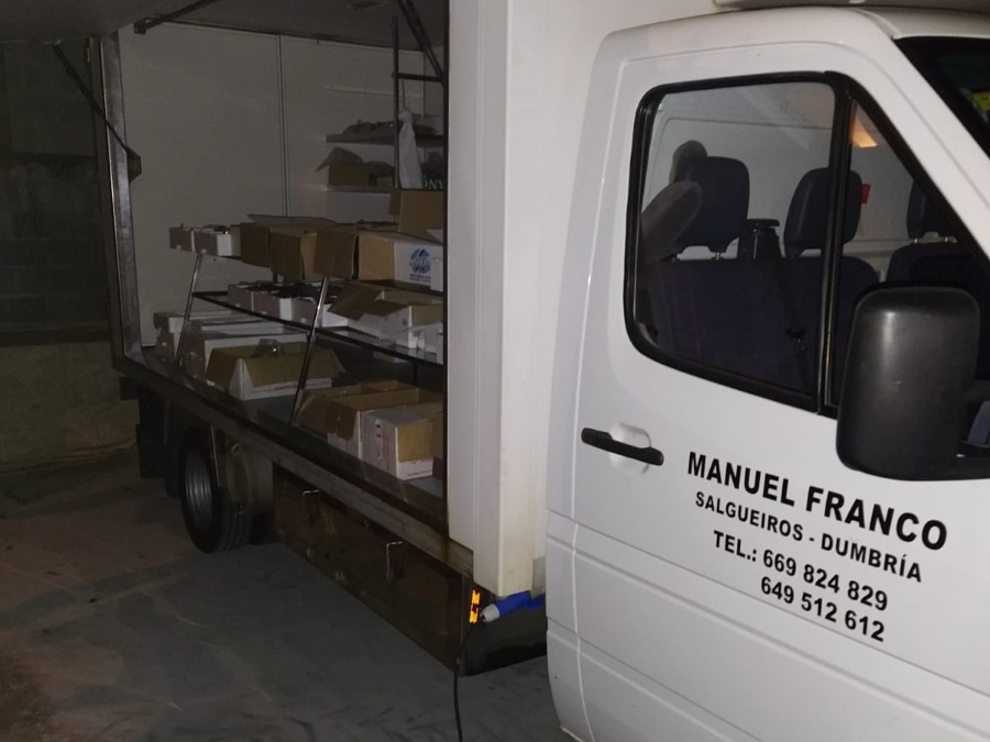 Camión do reparto de Embutidos J.A.M.MONT