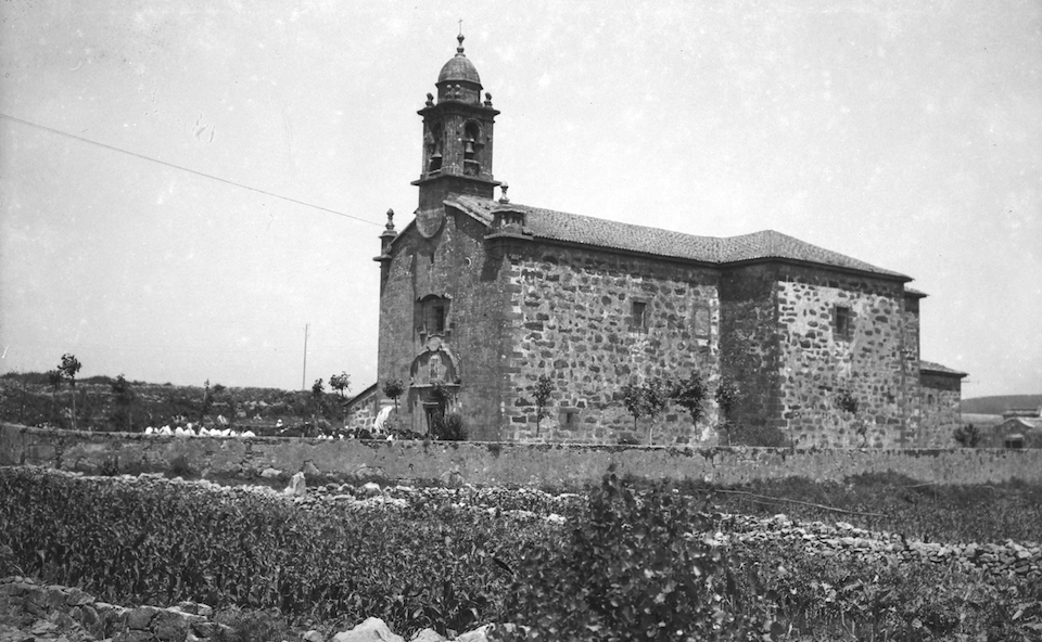 Igrexa de San Xurxo de Camariñas nunha foto do Arquivo Vidal