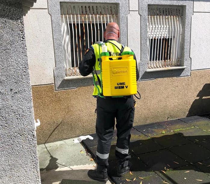 UME desinfectando en Fisterra