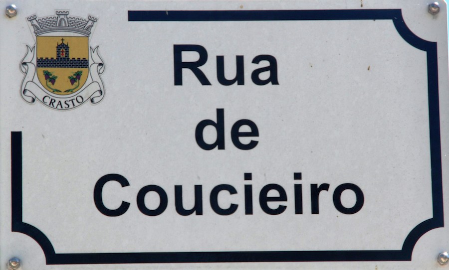 Placa de rúa no lugar de Coucieiro. San Martinho de Crasto. Ponte da Barca