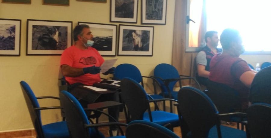 O patron maior de Camelle na reunion de confrarias en Muxia