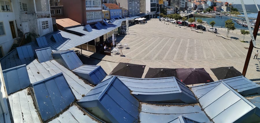 A zona da terraza do Restaurante Alara non ten caida e a auga estancase