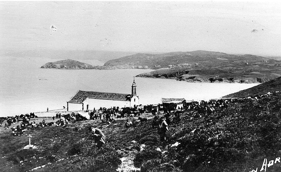 A romaría de Santo Hadrián nunha fotografía de José Vidal de 1933