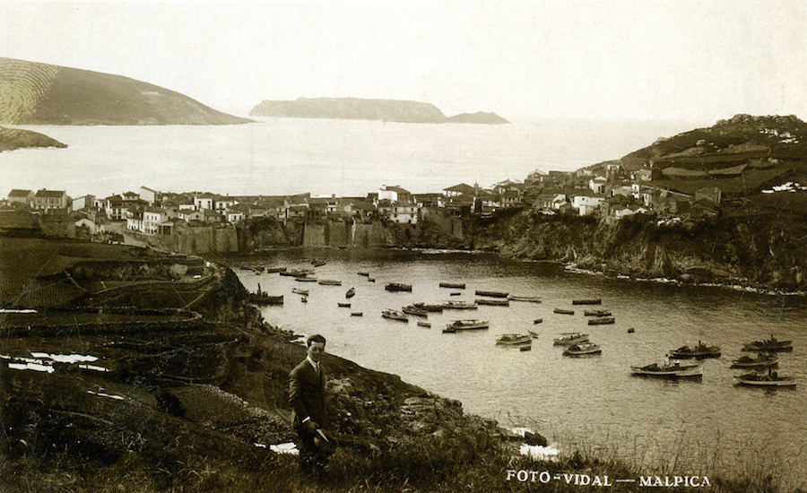 Malpica coas illas Sisargas e o cabo de Santo Hadrián na liña do horizonte-Foto-Vidal