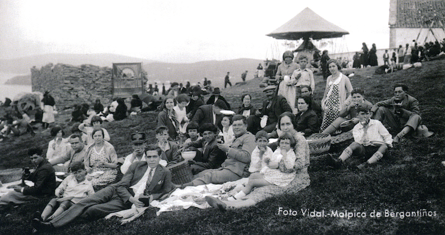 Xantando na romaría de Santo Adrian 1920-Foto-Vidal copia