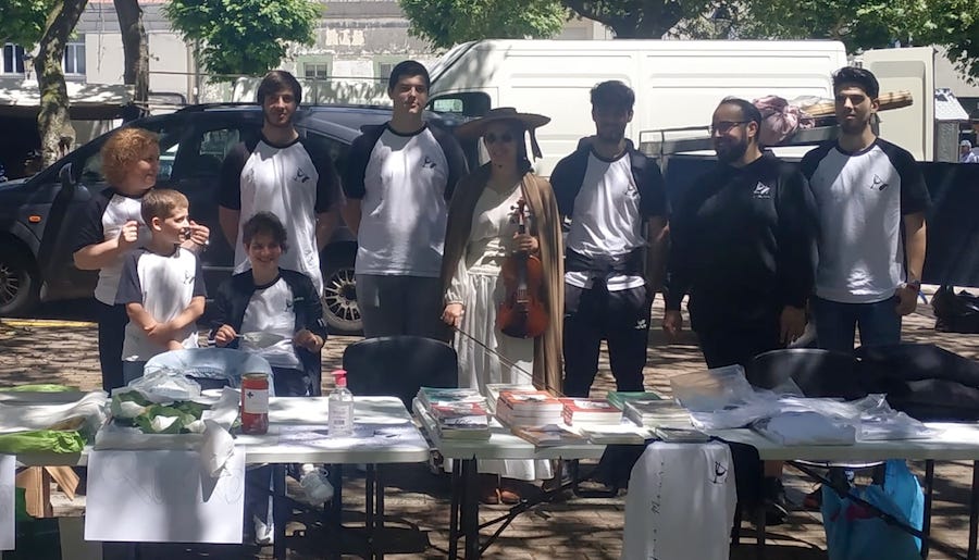 A Asociacion AxioMouro ameniza a Feira de Santa Comba